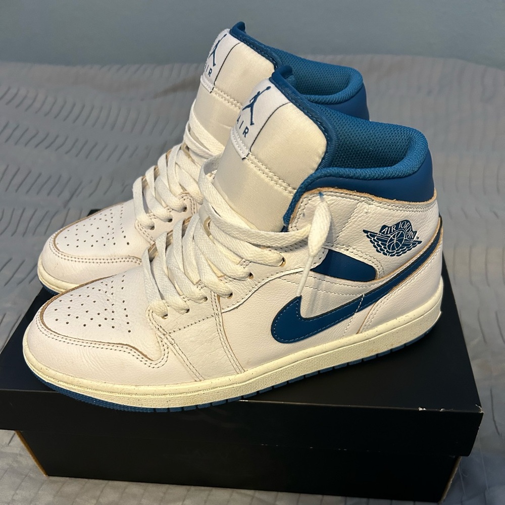 Jordan 1 mid